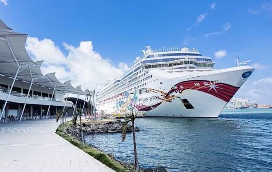How Much Tourist Spending Stays in Panama?